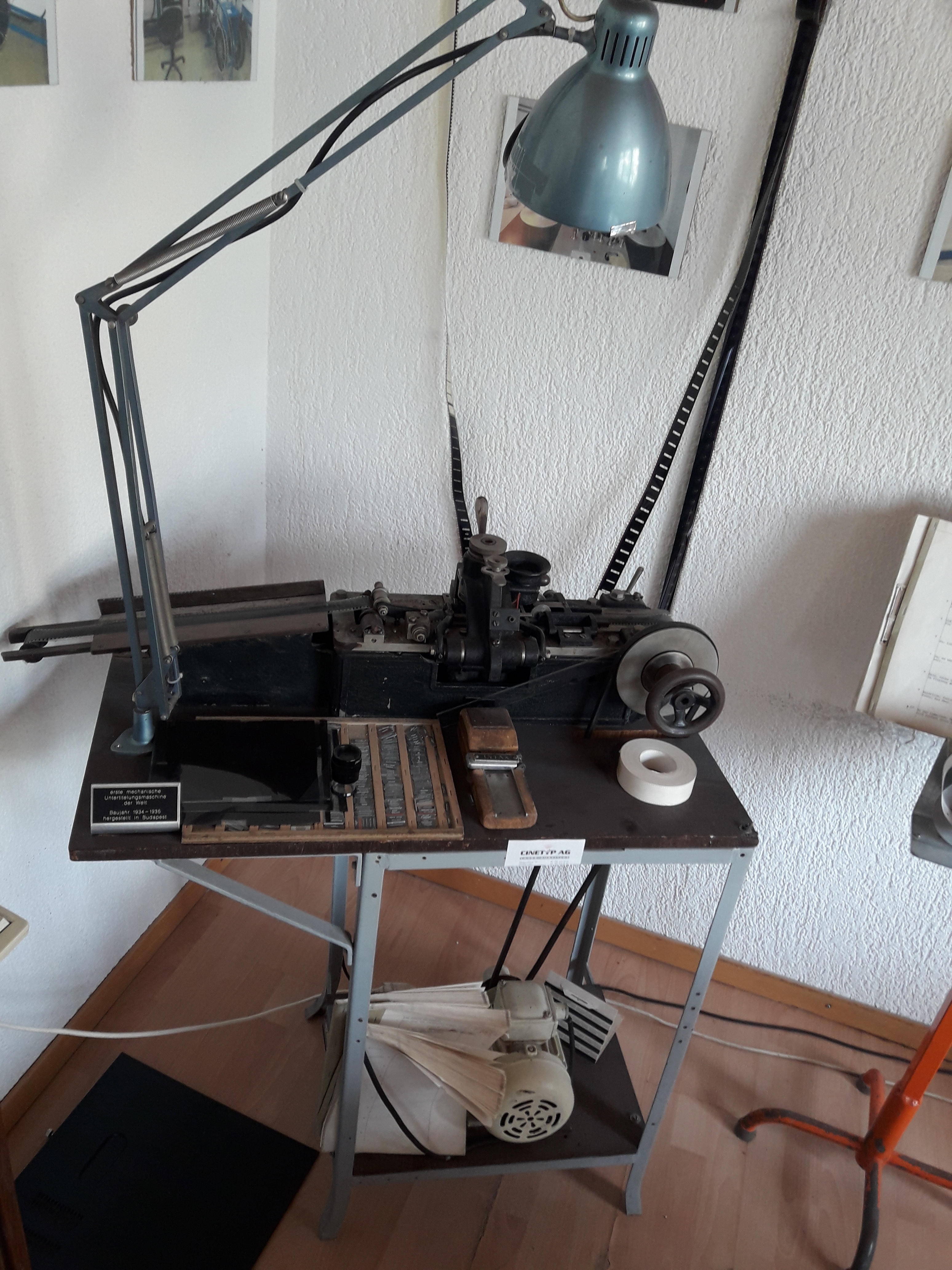 Erste Untertitelmaschine (Detail 2)